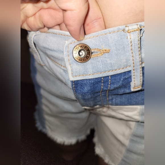 Abercrombie and Fitch Girls Jean shorts - Picture 2 of 6